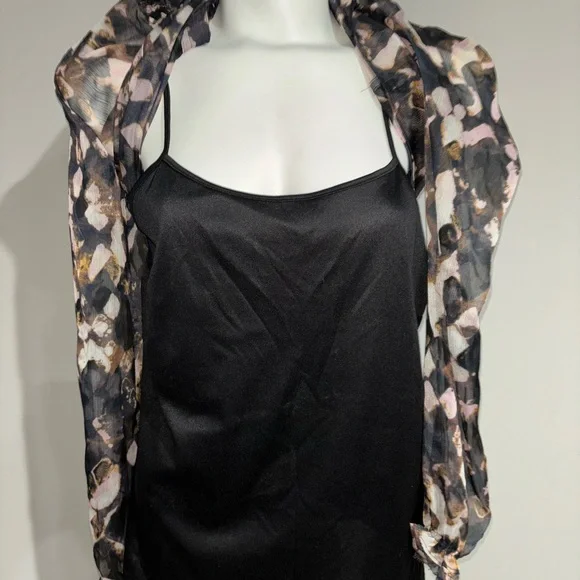 Simply Vera Wang Women's Size M Sheer Blouse Length 25" Excellent Condition - Picture 4 of 6